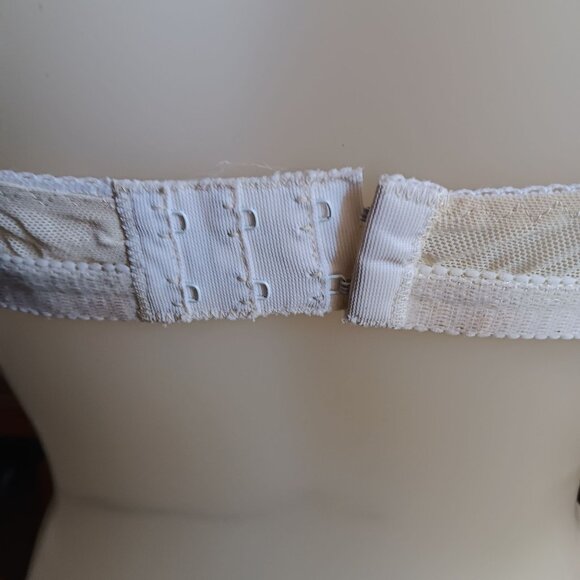 Vintage 34B Sears Bra White Lace Front Hook Closure Padded 197's - Picture 4 of 8